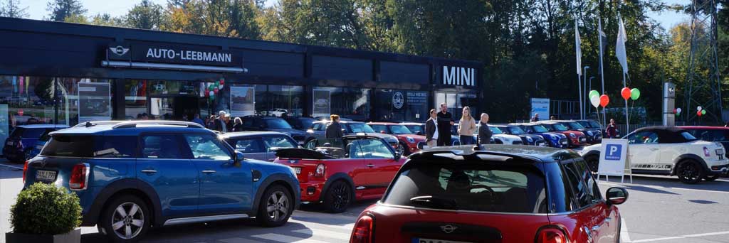 Auto-Leebmann MINI Vertragshändler Verkaufsgebäude in Passau. MINI Countryman, MINI Cabrio, Gebrauchte MINI Fahrzeuge