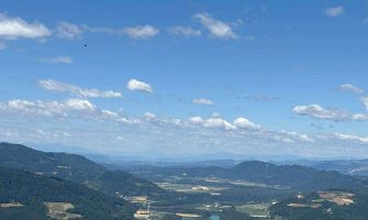 Berglandschaft in Sommer. Motorrad Leebmann Tour 2025.